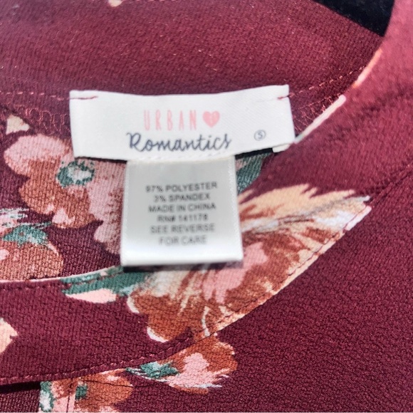 URBAN Romantics Cream and White Bell Sleeve Blouse - Picture 3 of 4